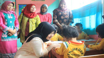 Sherrin Tharia : Kualitas Mengajar TK di Merangin Perlu Ditiru