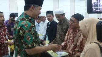 Imam Masjid Terharu, Wali Kota Fasha Berikan Insentif Petugas Syara'