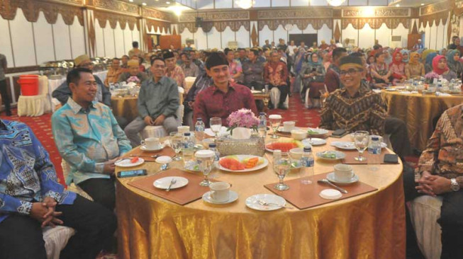 Dikunjungi Bupati Wajo, Zola Buka Nostalgia Bersama Suku Bugis