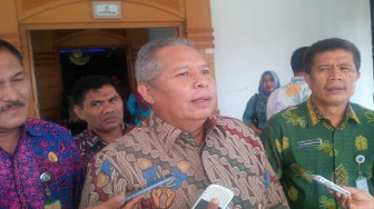 Terbukti “Main” Uang, Bupati Safrial Siap Mundur