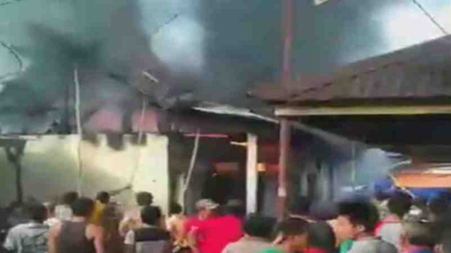 Breaking News !!! Kebakaran Hebat Melanda Pasar Siau