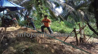 Warga Tolak Sumur Minyak Ditutup