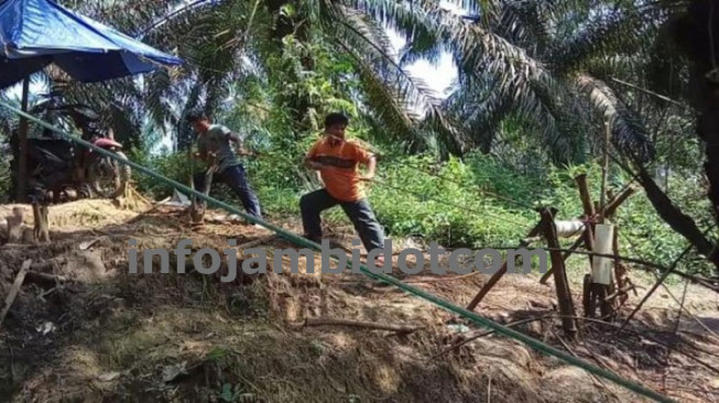 Warga Tolak Sumur Minyak Ditutup
