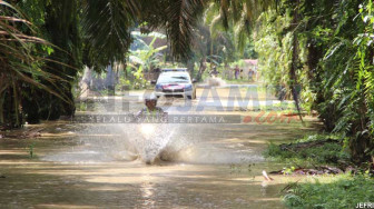 Jalan Terendam Banjir, 500 KK Lebih Terisolir