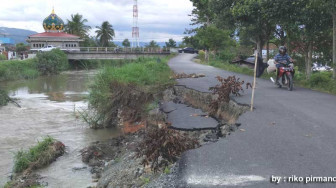 Baru Dibangun, Jalan Senilai Rp 5 Miliar Ini Amblas