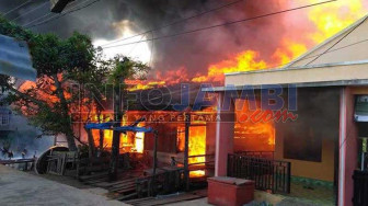 Nipahpanjang Terbakar, Bupati Romi Batalkan Acara di Lingga