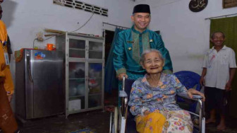 Lagi, Fasha Bagikan Kursi Roda, Dorong Kemandirian Penyandang Disabilitas