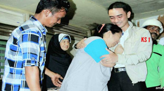 Gubernur Penuhi Janji, Bahagianya Abbas dan Rini