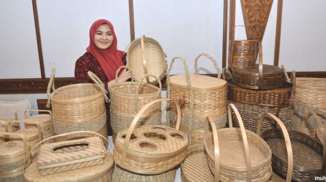 Tunjang Program Pariwisata, Dekranasda Latih Pengrajin Anyaman Bambu