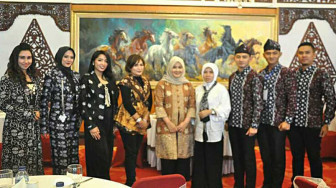 Dekranasda Ajak Bujang - Gadis Promosikan Batik Jambi