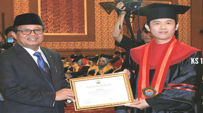 Wagub Himbau Wisudawan/Wati Tingkatkan Kompetensi