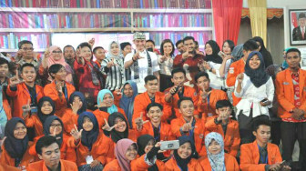 Membaca Tidak Harus Tebal, Tapi Rutin