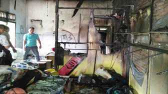 Lihat Api Membesar, Febri dan Anaknya Tunggang Langgang
