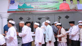 Safari Ramadhan Perdana, Wabup Berikan Bantuan