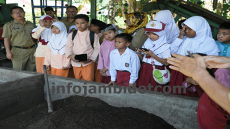 Usai Pesantren Ramadhan, Murid SD Berwisata ke TPA