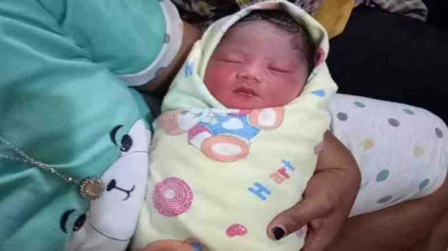 Teganya... Bayi Secantik Ini Dibuang