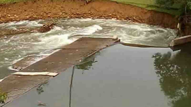 Dam PLTA Bathin Pengambang Jebol