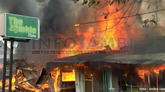 Info Terkini : Kebakaran Karyamaju, Pemilik Kios Histeris
