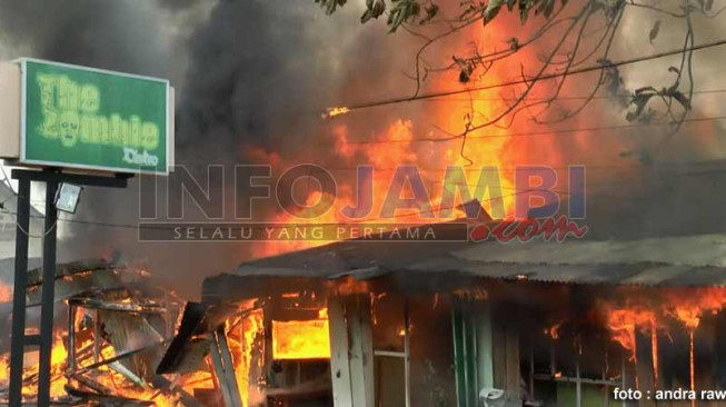 Info Terkini : Kebakaran Karyamaju, Pemilik Kios Histeris
