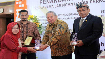 Pemkab Tanjabbar - Pemkot Surabaya Teken MoU
