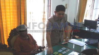 Tukang Cari Kroto Tak Dapat Beras Rastra, Kades Dak Tau, Camat Jugo Dak Tau
