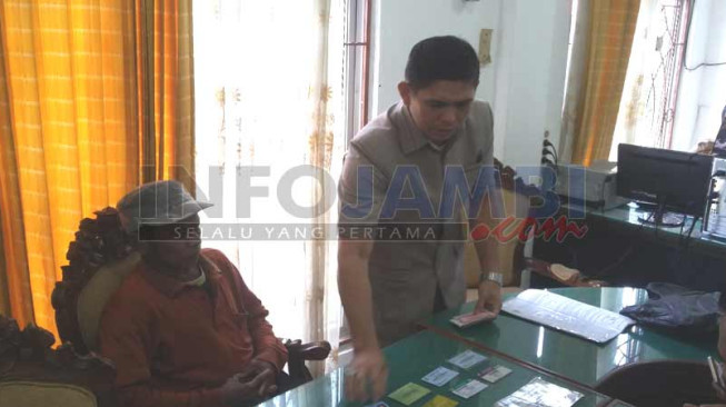 Tukang Cari Kroto Tak Dapat Beras Rastra, Kades Dak Tau, Camat Jugo Dak Tau