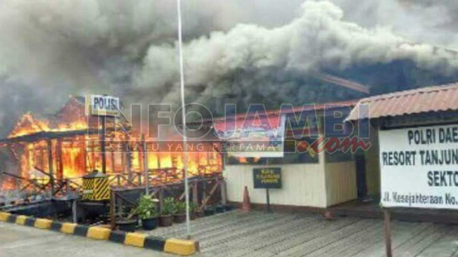 Pemkab Tanjabbar Prihatin Kebakaran Pos Polisi dan AL