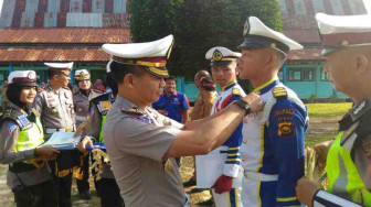 Ditlantas Polda Jambi Berikan Penghargaan Kepada PKS SMK 1 Tanjabtim