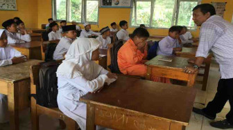Bupati Romi Uji Pengetahuan Agama Anak