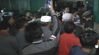 Warga “Segel” Warnet