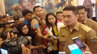 Zumi Zola dan Petugas KPK Lakukan Pertemuan Tertutup