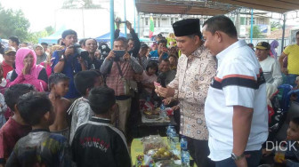 Buka Lomba Panjat Pohon Pinang, Fasha Tambah Hadiah Rp.500 Ribu