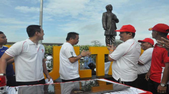 Zola Resmikan Patung Sultan Thaha