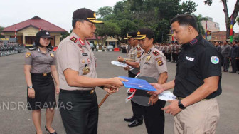 Apresiasi Hasil Kerja Anggota, Kapolda Anugerahi Penghargaan