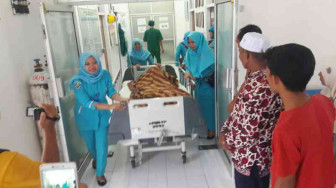 Toke Getah Dibacok Rampok, Rp 20 Juta Raib