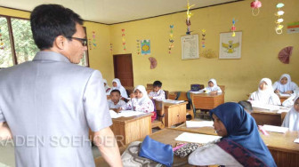 Disidak Ketua DPRD, Kepsek Jawab Guru Pindahan Itu Bawa SK Bupati