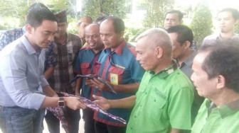 Bagi-Bagi Lacak Jambi di Bandara Sultan Thaha