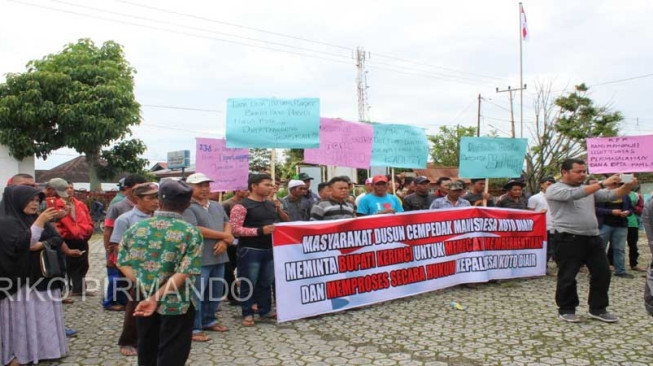 Warga Desak Kades Koto Diair Mundur