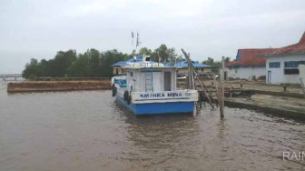 Bu Susi... Kasih Bantuan Kapal Kok Nggak Ada Mesinnya ?...