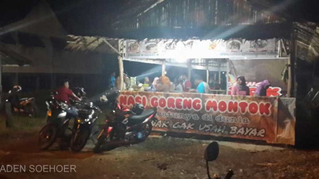 Ribuan Warga Serbu Nasgor Montok Rengas Condong
