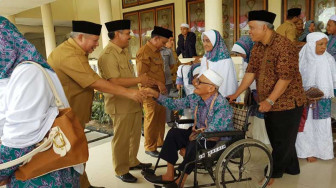 Bupati Tanjabbar Lepas 285 Jemaah Calon Haji