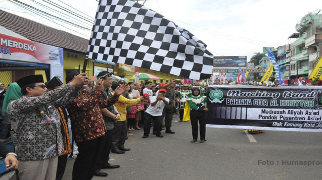 Ribuan Warga Jambi Antusias Saksikan Pawai Pembangunan