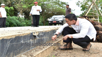 Perioritas Ruas Jalan ke Pelabuhan Muara Sabak Segera Diselesaikan