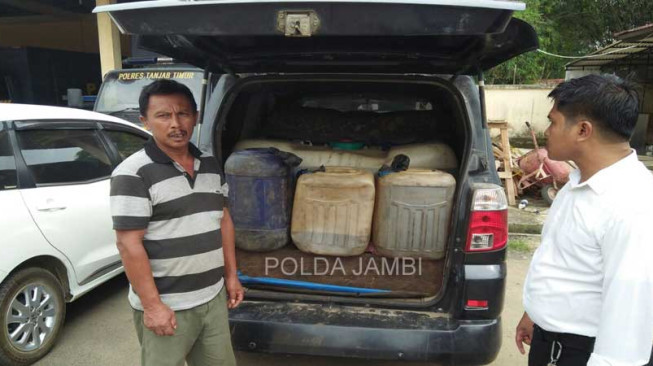 Bawa Minyak Ilegal, Warga Bajubang Diamankan