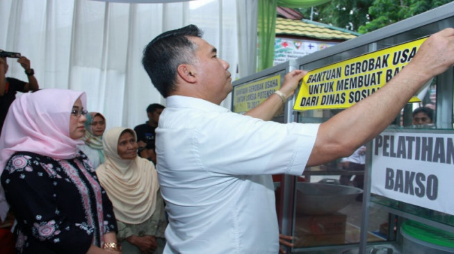 Naikkan Derajat Penyandang Masalah Kesejahteraan Sosial, Wali Kota Serahkan Bantuan Usaha