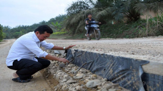 Ruas Jalan Gading Jaya-Simpang Muara Delang Dibangun Konstruksi Rigin Pavement