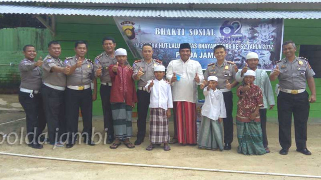 Polantas Kunjungi Panti Asuhan