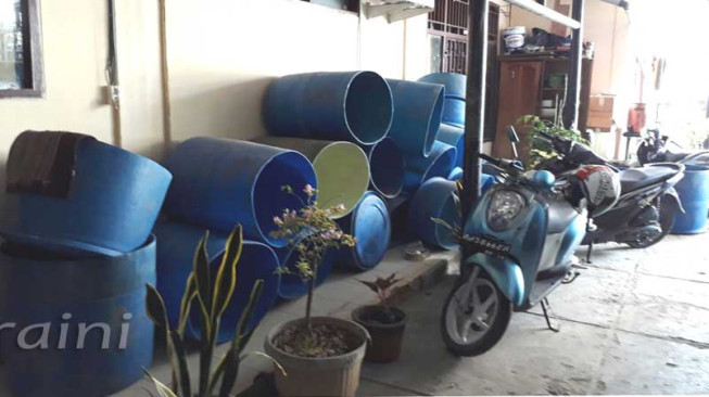 Inovatif... Drum Bekas Limbah Perusahaan Jadi Tong Sampah