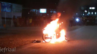 Motor Terbakar, Supri dan Nanda Lari Tunggang Langgang