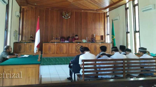 8 Pelajar Berseragam SMA Ini Divonis 6 Bulan Percobaan
